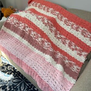 Cozy Striped Quilt - Pink and White